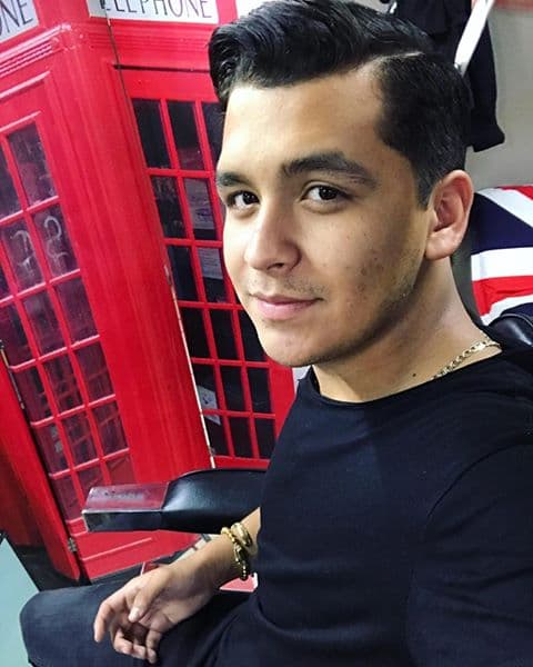 A pesar de todo, Christian Nodal, quien tiene
<b><a href="https://www.univision.com/radio/raul-brindis/christian-nodal-se-resistio-a-un-shot-de-tequila-porque-solo-tiene-20-anos-video">20 años,</a></b> reconoció que su vida ha sido como de película y
<b>"la aventura más grande"</b> que ha tenido.