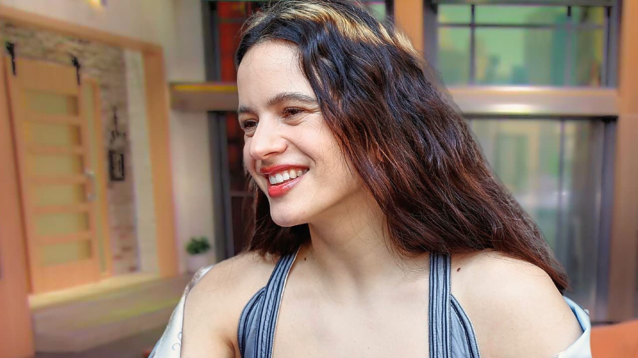 Sorprenden a Rosalía con un nuevo galán y ella aclara de quién se trata