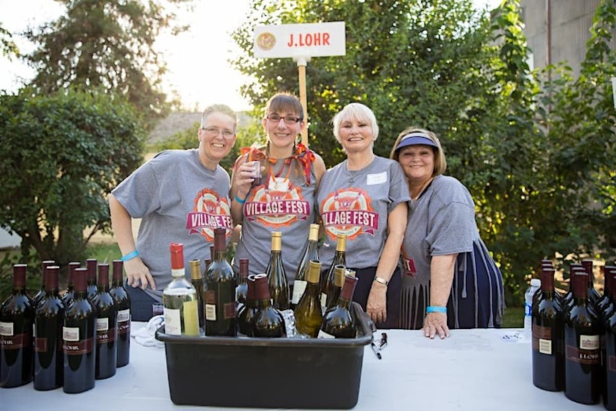 El evento sólo es exclusivo para personas mayores de 21 años. Los boletos tienen un costo de entre $109 y $129 dólares por persona. Con el boleto podrán recibir 15 muestras de bebidas y degustación ilimitada de alimentos