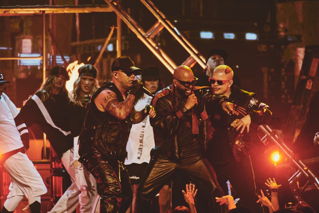 <h2 class="cms-H2-H2">Wisin, Jowell y Randy.</h2>
<br>
<br>Wisin y Jowell & Randy pusieron a bailar al público asistente con el lanzamiento mundial de 'Baja Sube Sube'.