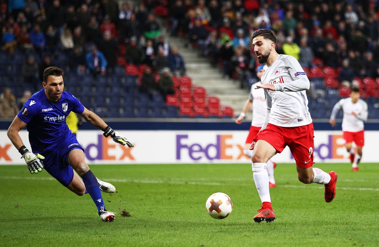 El delantero israelí Munas Dabbur no ha visto minutos en el campo.