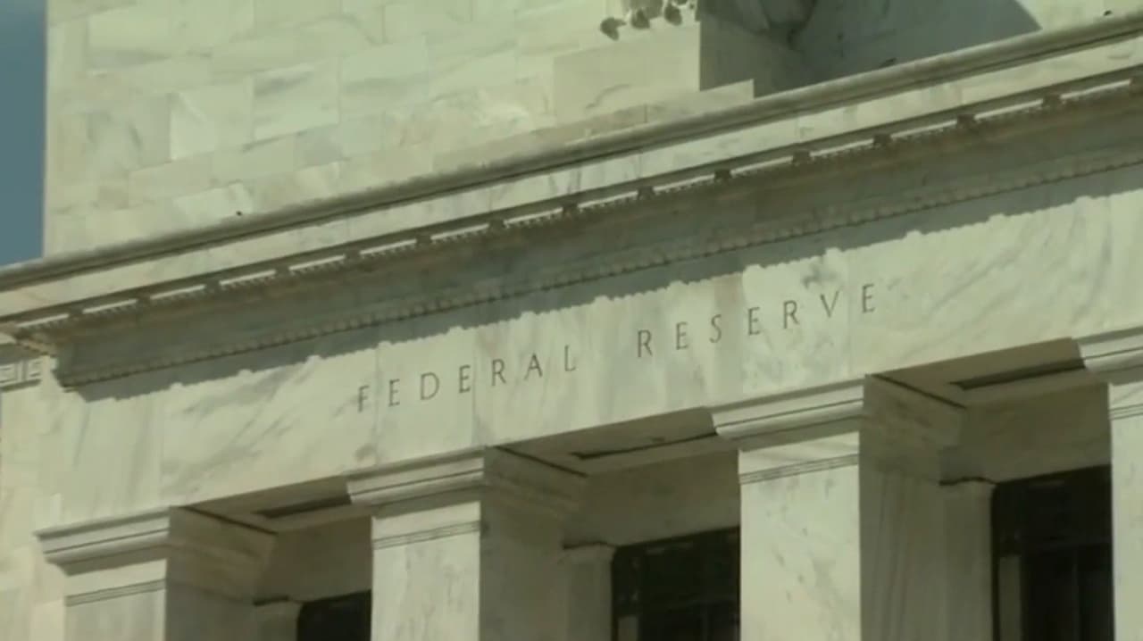 FED mantiene intactas las tasas de interés, ¿cómo me impacta si tengo un crédito?