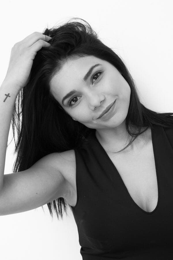 Además de actriz, también es una incansable atleta que vive con el sueño americano en las venas, pues sus abuelos cruzaron la frontera buscando una mejor vida.