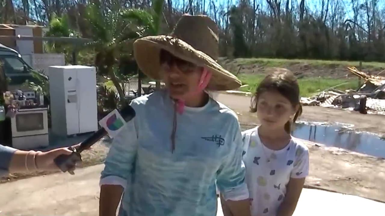 “Tristeza e impotencia”: sobreviviente hispana del huracán Ian muestra la devastación en su hogar