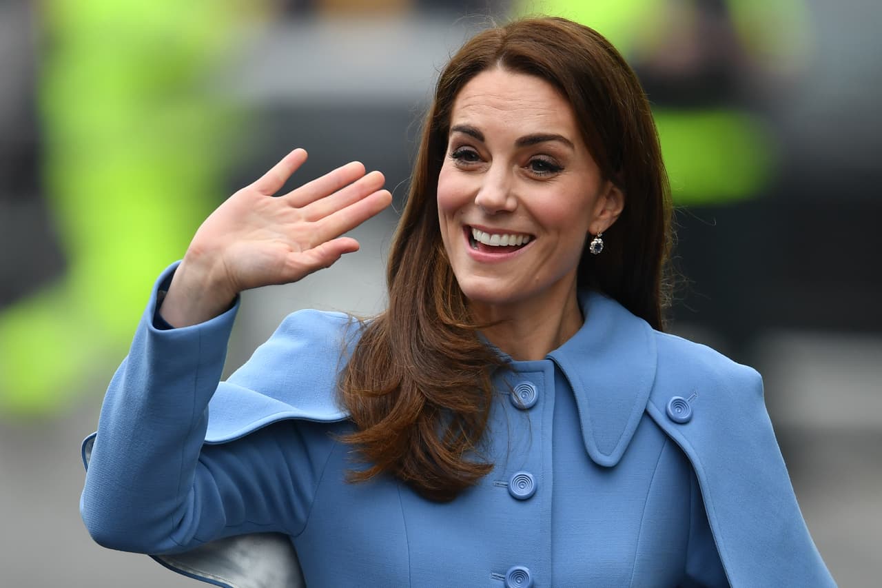 La duquesa de Cambridge, 
<b><a href="https://www.univision.com/famosos/en-fotos-kate-middleton-sorprende-con-sus-habilidades-para-el-futbol-aunque-su-hijo-george-dice-que-no-sabe-jugar-fotos">Kate Middleton</a></b>, quien es madre de tres hijos junto al príncipe William, podría estar deseando tener un nuevo bebé o al menos así lo expresó durante su más reciente visita a Irlanda del Norte.