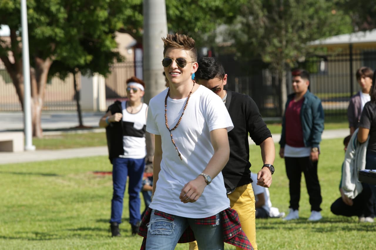 Inside pass de todo lo que pasó en las grabaciones en el Miami Senior High y durante la presentación de las bandas. Be in the know!