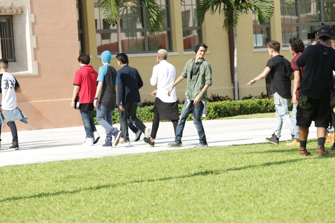 Inside pass de todo lo que pasó en las grabaciones en el Miami Senior High y durante la presentación de las bandas. Be in the know!