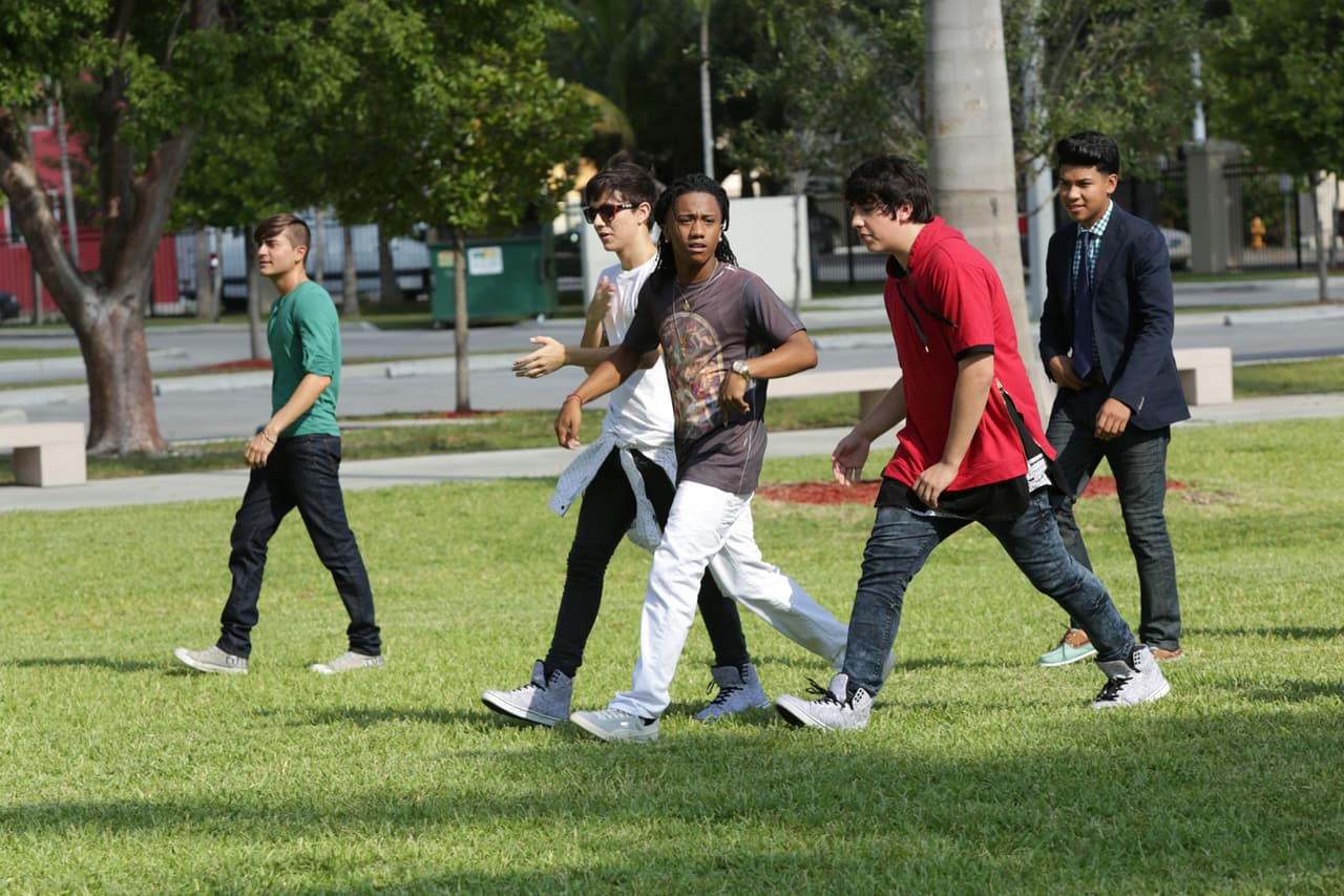 Inside pass de todo lo que pasó en las grabaciones en el Miami Senior High y durante la presentación de las bandas. Be in the know!