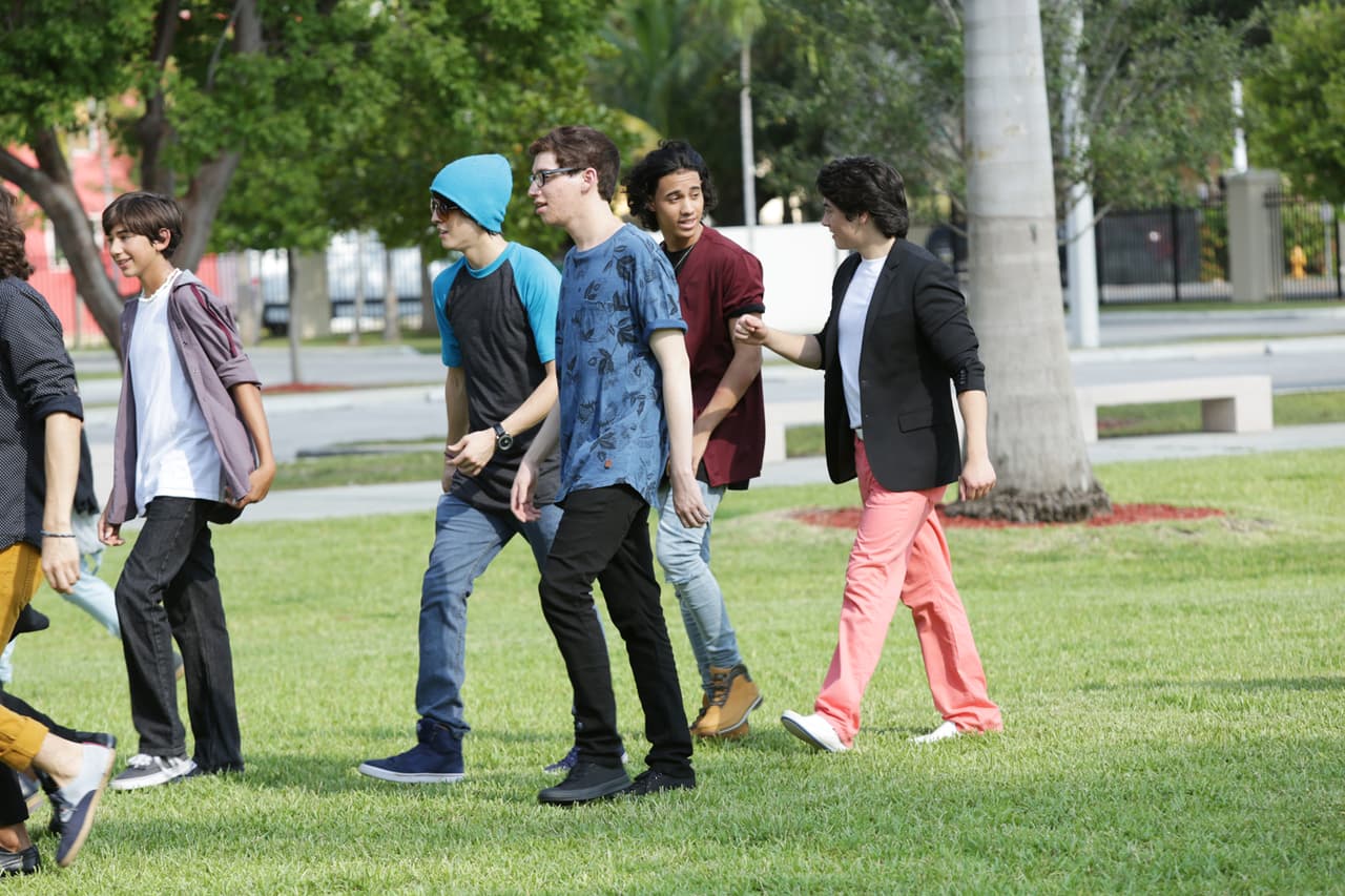 Inside pass de todo lo que pasó en las grabaciones en el Miami Senior High y durante la presentación de las bandas. Be in the know!