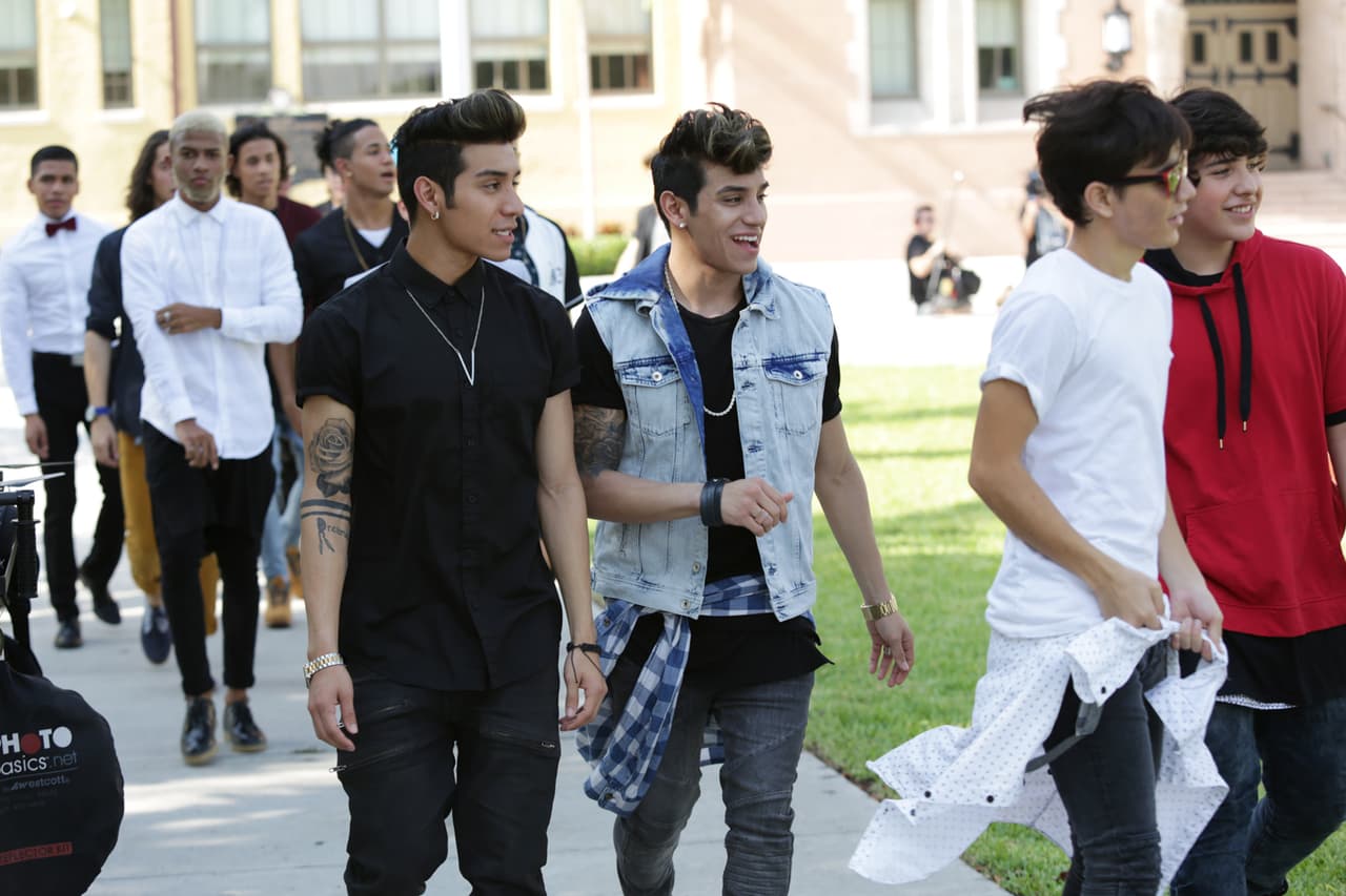 Inside pass de todo lo que pasó en las grabaciones en el Miami Senior High y durante la presentación de las bandas. Be in the know!