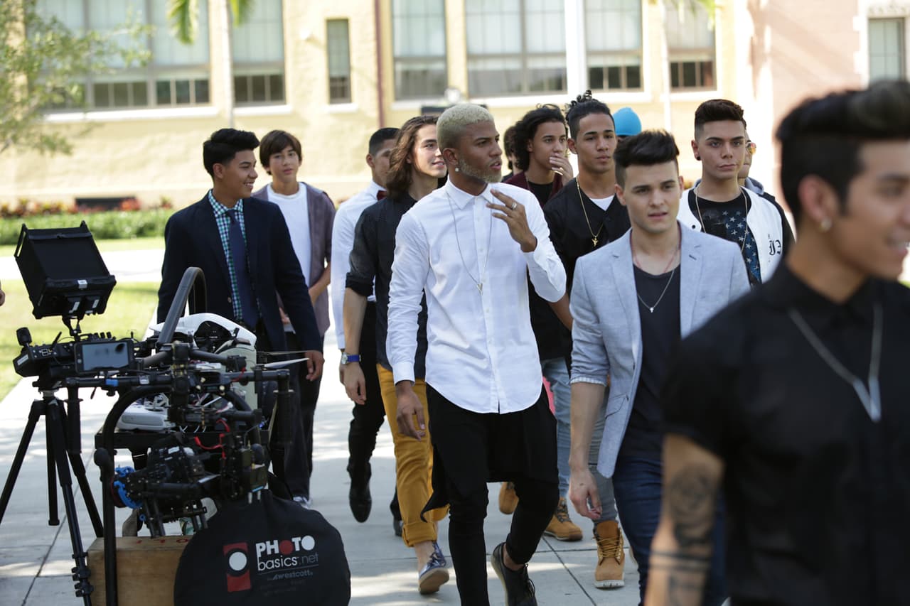 Inside pass de todo lo que pasó en las grabaciones en el Miami Senior High y durante la presentación de las bandas. Be in the know!