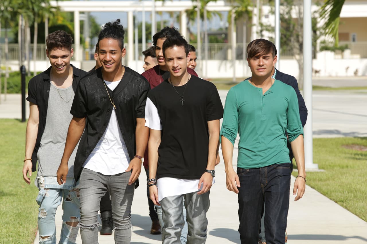 Inside pass de todo lo que pasó en las grabaciones en el Miami Senior High y durante la presentación de las bandas. Be in the know!