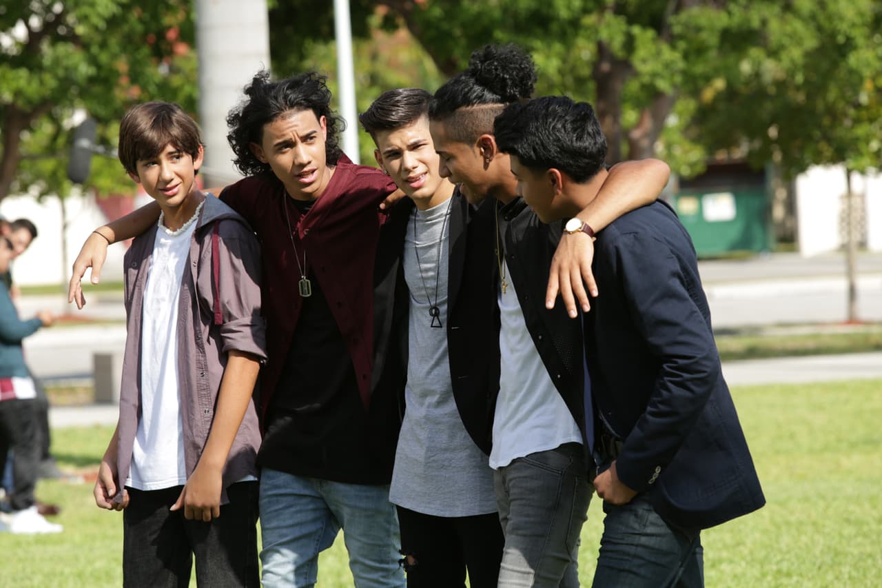 Inside pass de todo lo que pasó en las grabaciones en el Miami Senior High y durante la presentación de las bandas. Be in the know!