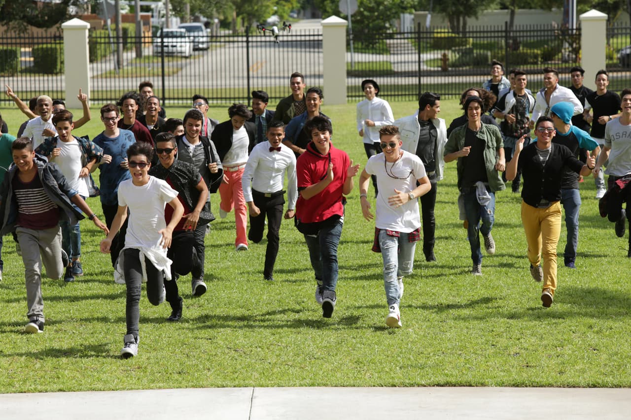 Inside pass de todo lo que pasó en las grabaciones en el Miami Senior High y durante la presentación de las bandas. Be in the know!
