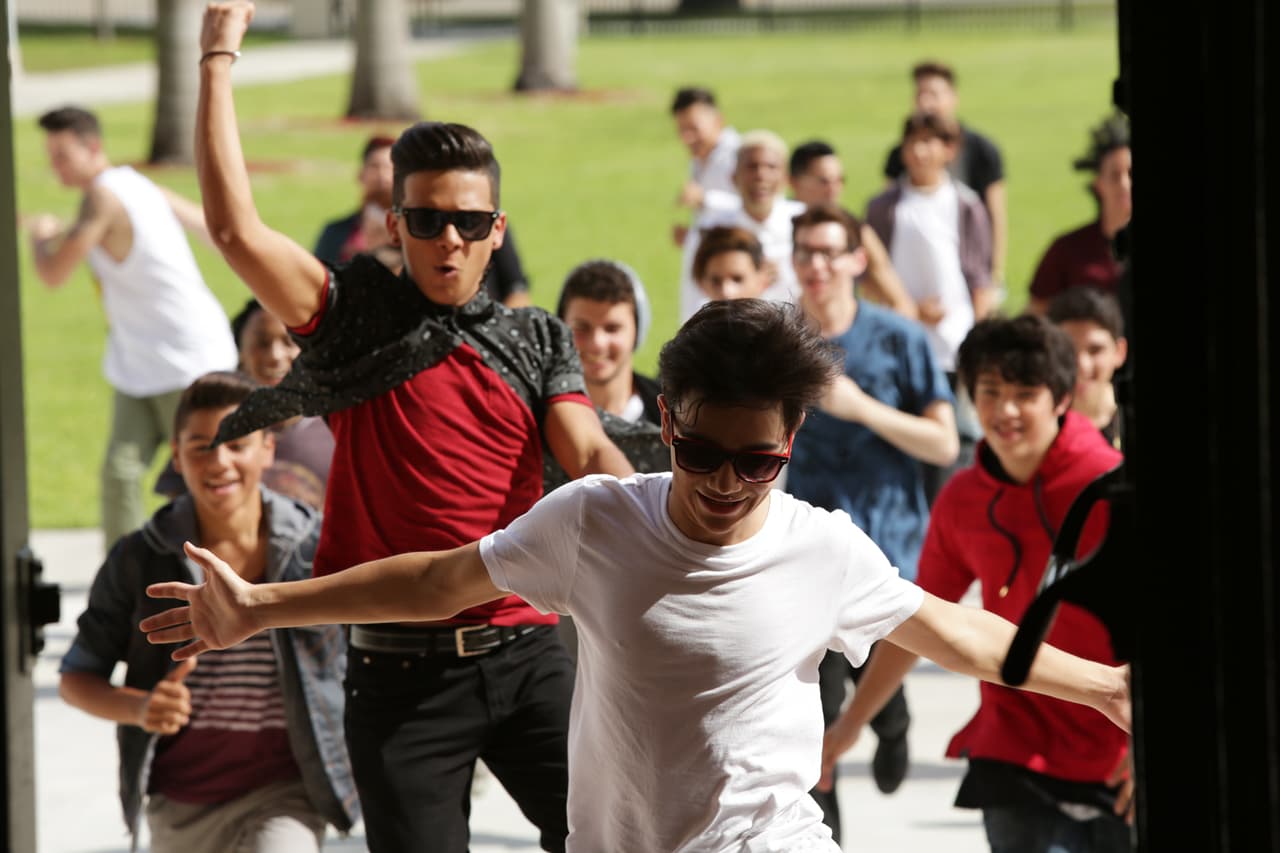 Inside pass de todo lo que pasó en las grabaciones en el Miami Senior High y durante la presentación de las bandas. Be in the know!