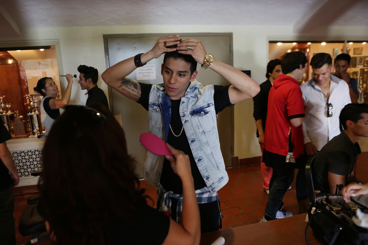 Inside pass de todo lo que pasó en las grabaciones en el Miami Senior High y durante la presentación de las bandas. Be in the know!