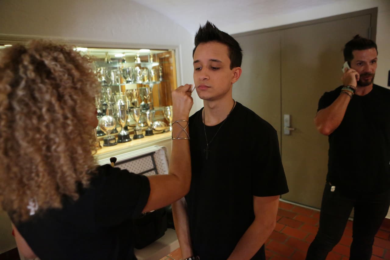 Inside pass de todo lo que pasó en las grabaciones en el Miami Senior High y durante la presentación de las bandas. Be in the know!