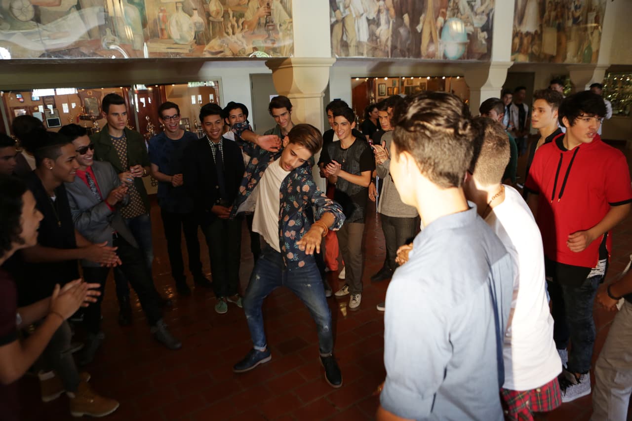 Inside pass de todo lo que pasó en las grabaciones en el Miami Senior High y durante la presentación de las bandas. Be in the know!