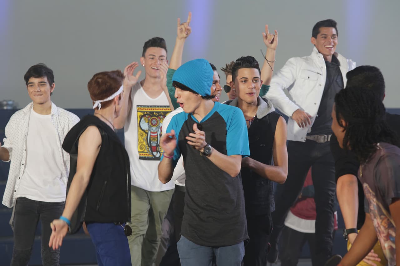 Inside pass de todo lo que pasó en las grabaciones en el Miami Senior High y durante la presentación de las bandas. Be in the know!