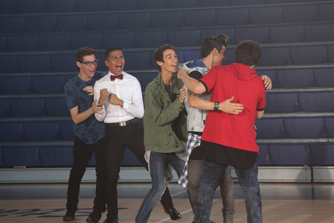 Inside pass de todo lo que pasó en las grabaciones en el Miami Senior High y durante la presentación de las bandas. Be in the know!