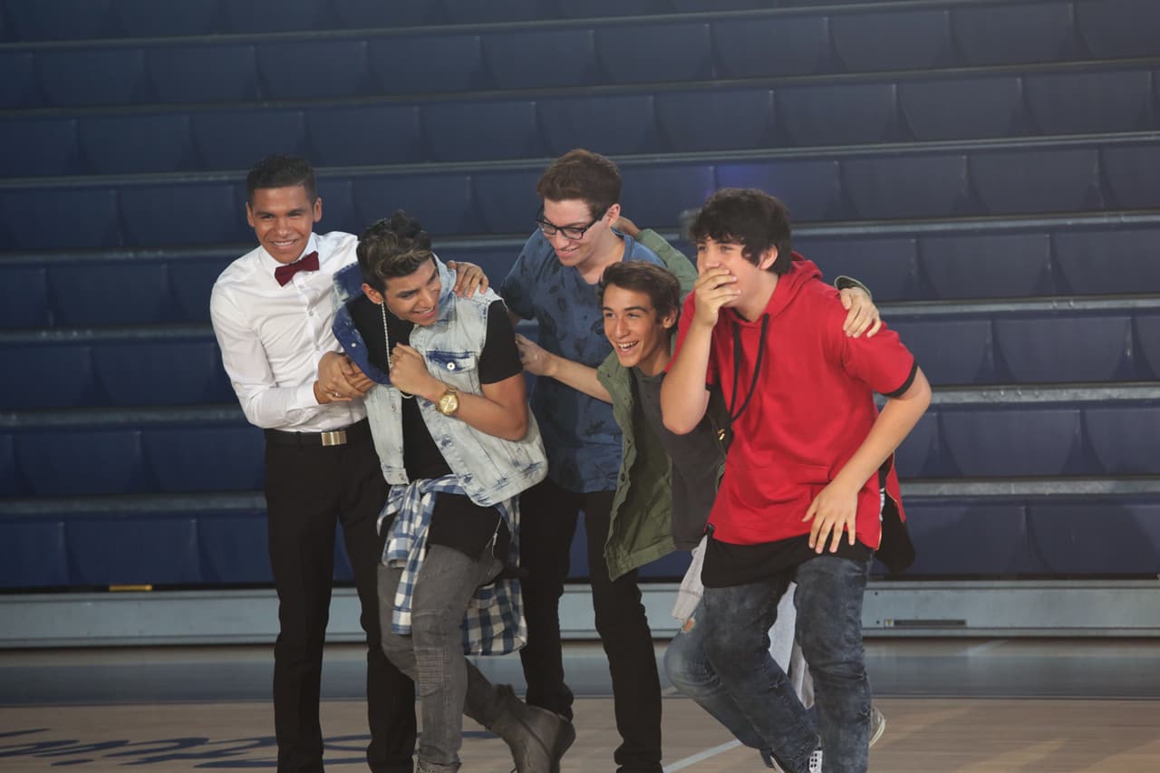 Inside pass de todo lo que pasó en las grabaciones en el Miami Senior High y durante la presentación de las bandas. Be in the know!