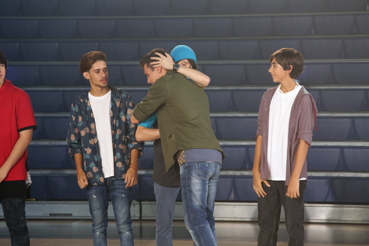 Inside pass de todo lo que pasó en las grabaciones en el Miami Senior High y durante la presentación de las bandas. Be in the know!