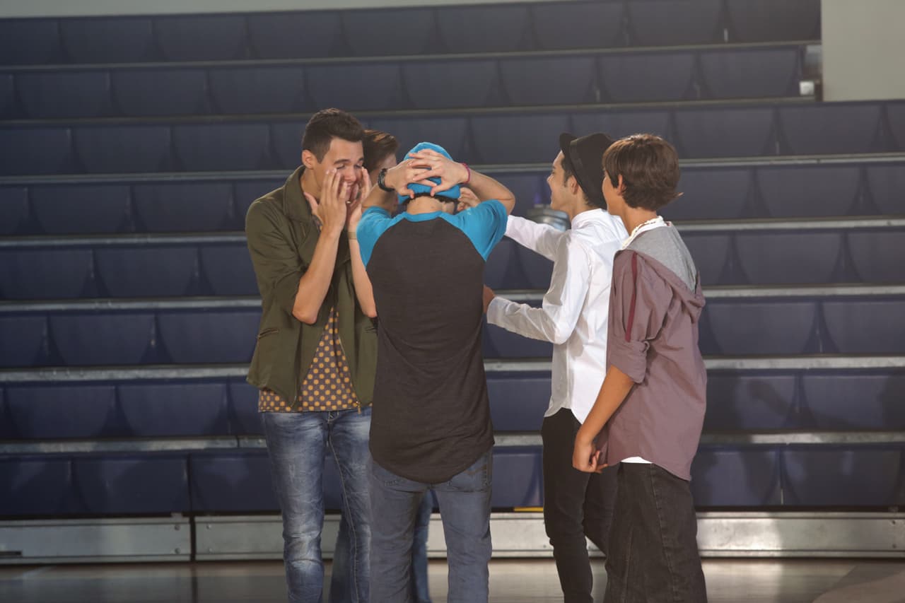 Inside pass de todo lo que pasó en las grabaciones en el Miami Senior High y durante la presentación de las bandas. Be in the know!
