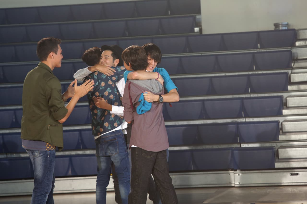 Inside pass de todo lo que pasó en las grabaciones en el Miami Senior High y durante la presentación de las bandas. Be in the know!