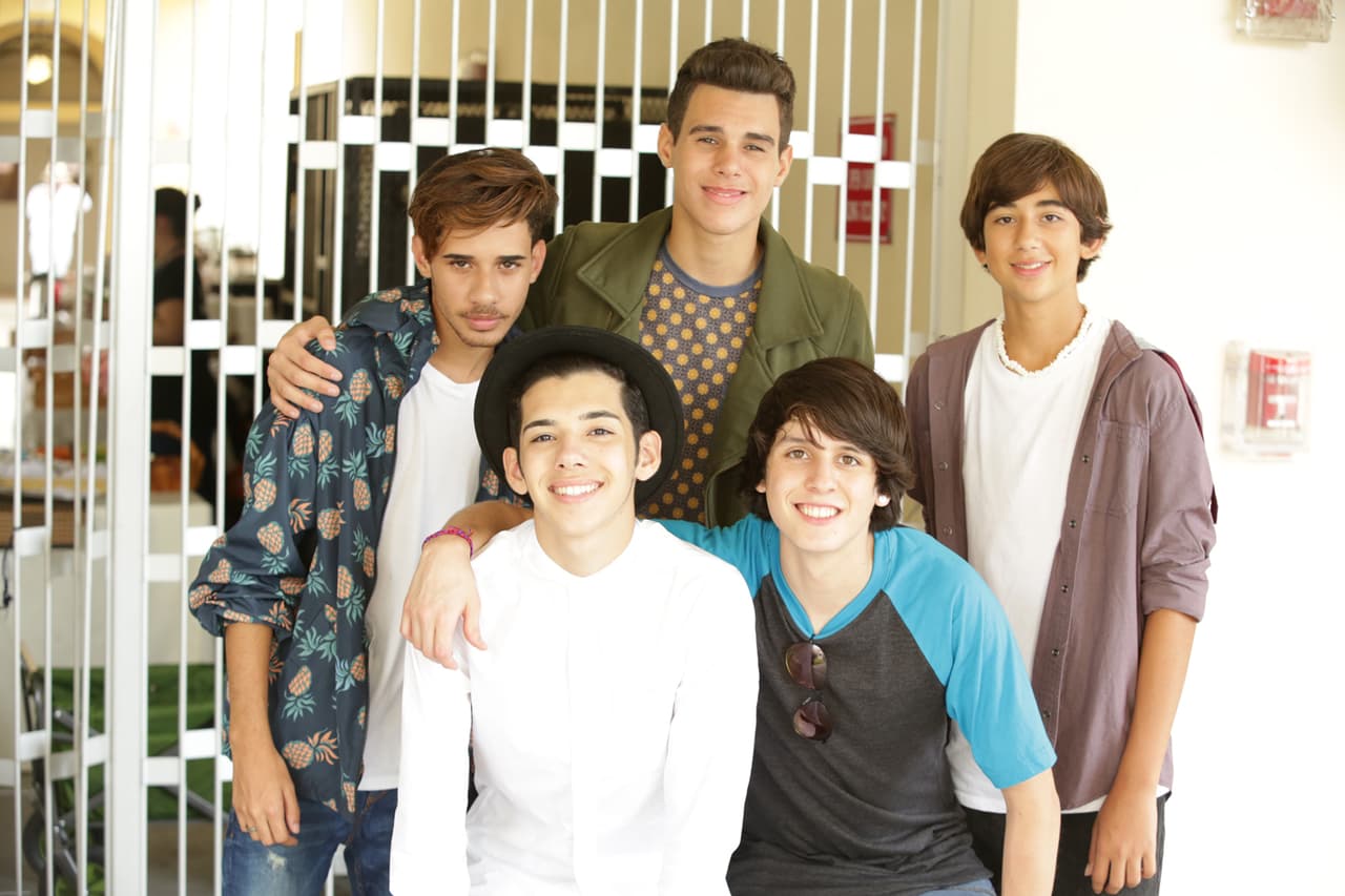 Inside pass de todo lo que pasó en las grabaciones en el Miami Senior High y durante la presentación de las bandas. Be in the know!