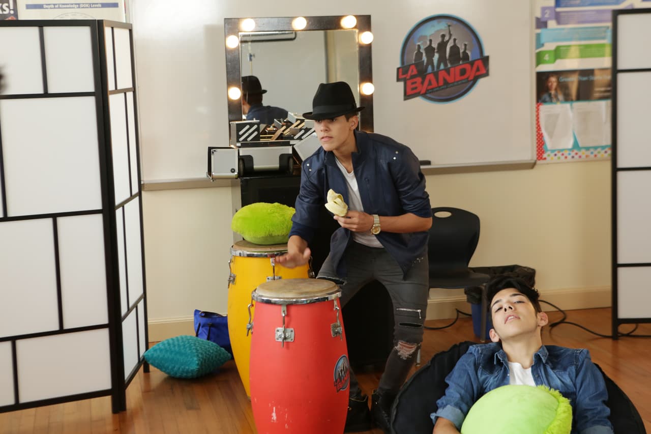 Inside pass de todo lo que pasó en las grabaciones en el Miami Senior High y durante la presentación de las bandas. Be in the know!