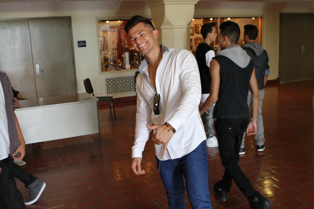 Inside pass de todo lo que pasó en las grabaciones en el Miami Senior High y durante la presentación de las bandas. Be in the know!