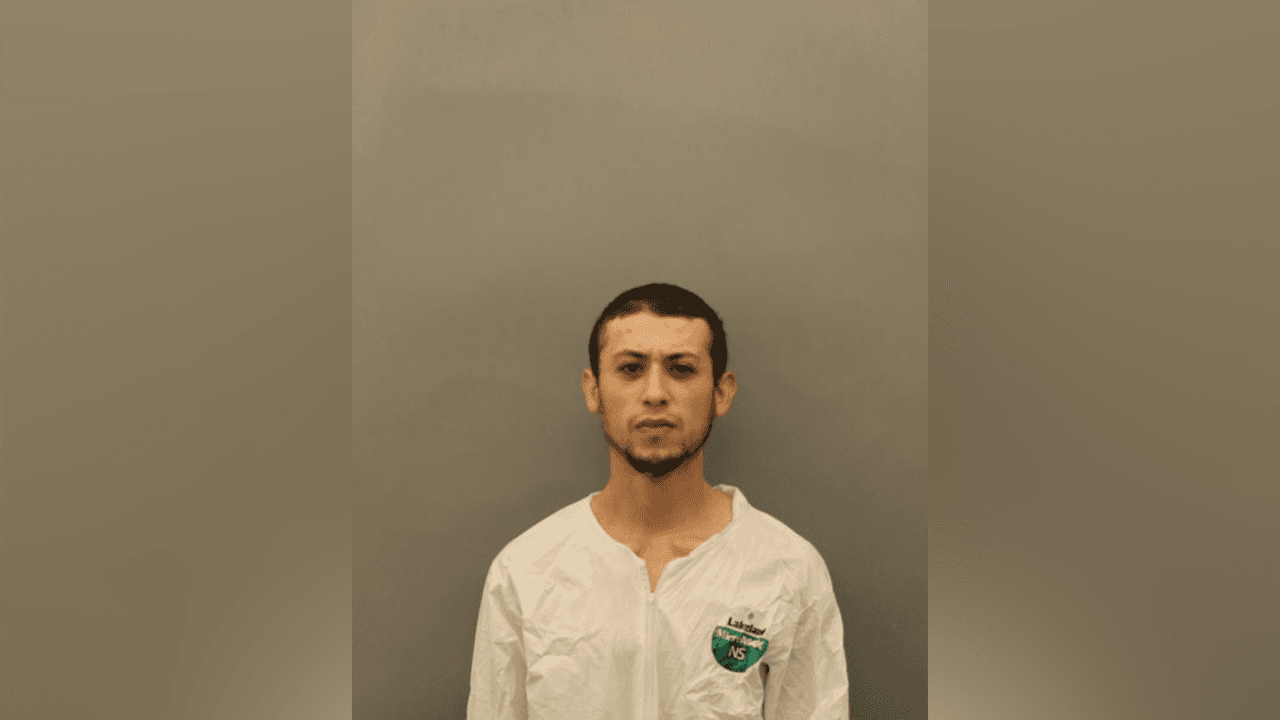 Acusan a un hispano en Des Plaines de matar a su padre en un parque de casas móviles