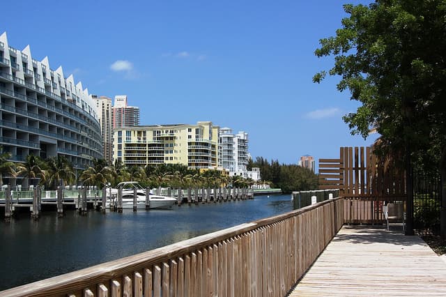 Aventura es el hogar de uno de los centros comerciales más grandes de Estados Unidos y además una de las mejores ciuades para vivir.