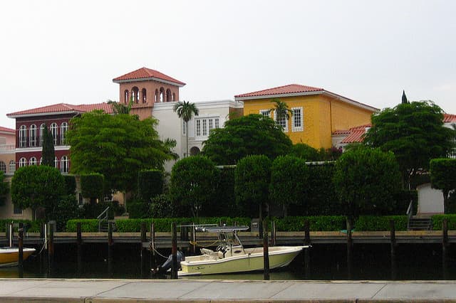 Naples ubica en la costa oeste de Florida y está considerada como una de las ciudades más ricas de EEUU y cuenta con la segunda porción más alta de millonarios.