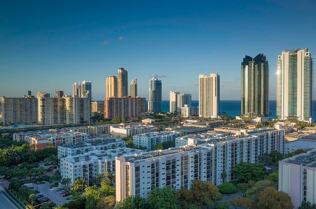 Sunny Isles Beach está en el condado de Miami Dade y es conocida como la 'Pequeña Moscú' por la cantidad de rusos que viven allí.