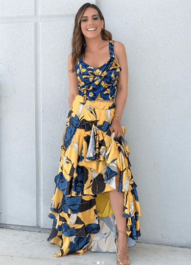 ¿Y qué decir de esta combinación con azul? Si este es tu tono favorito y no puede faltar en tu armario, este es el ejemplo de que combinan a la perfección.