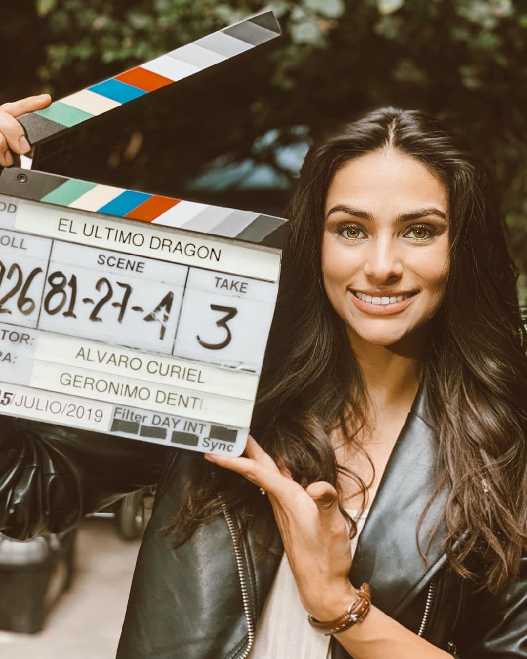 “Es un chofer dentro de la historia donde conoce a Sebastián Rulli, se envuelve en negocios turbios y lo mejor de esto es la mezcla de dos culturas, la mexicana con la japonesa”, comentó la actriz a la revista CARAS.