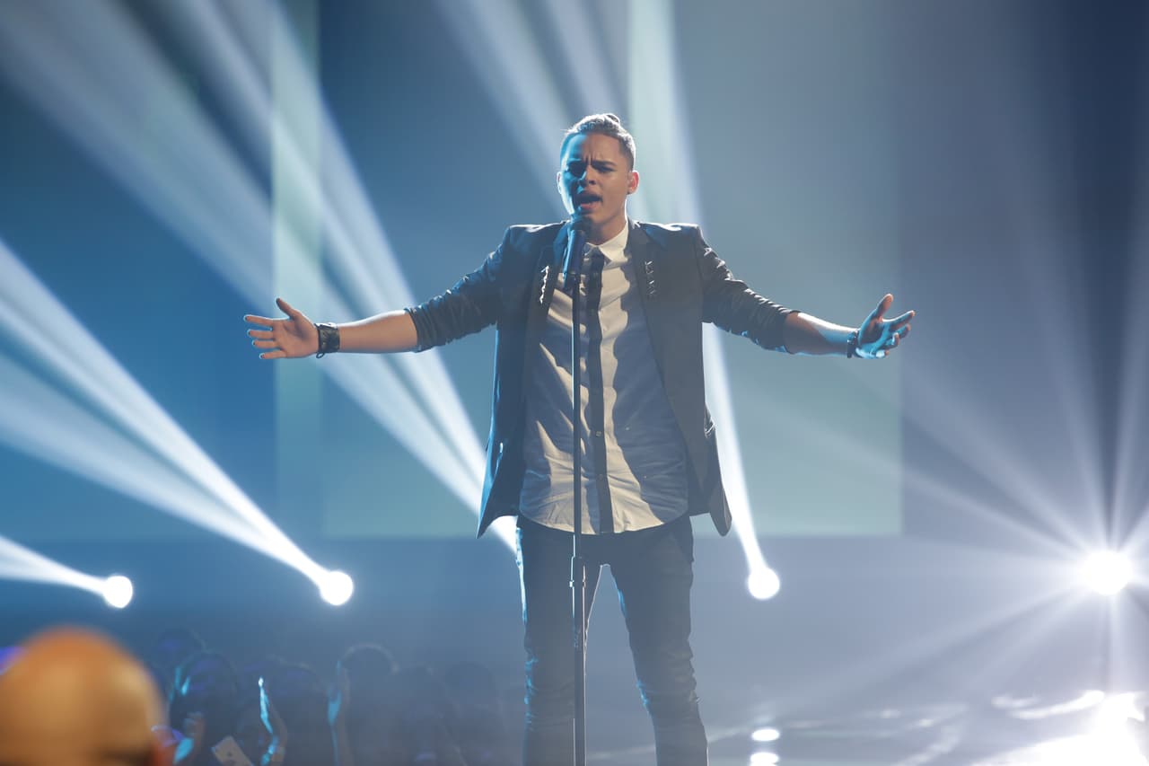 Brian fue el siguiente, y con su grandioso performance de Enrique Iglesias,con el tema "Nunca te olvidaré", demostró de qué está hecho.