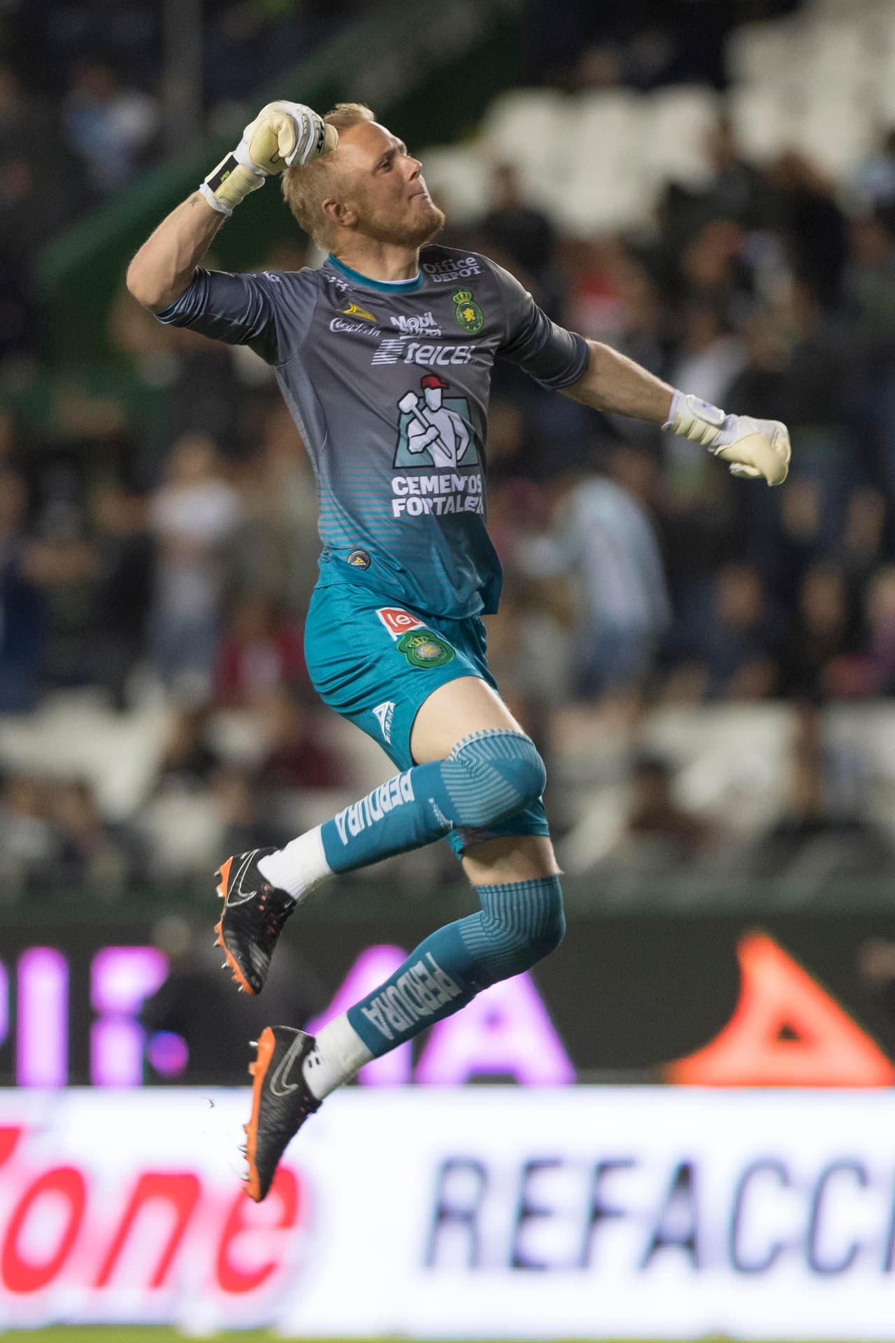 Gran celebración de William Yarbrough en el segundo tanto del León.