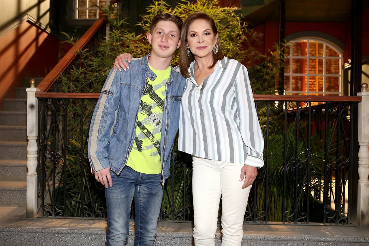 “Siempre esperamos un crecimiento, en Youtube son millones de reproducciones que tienen los capítulos viejos y los nuevos. El programa no sólo ha crecido en Televisa, sino en Comedy Central, en Univisión, Galavisión y en Latinoamérica”, dijo Elías Solorsano al periódico El Universal.