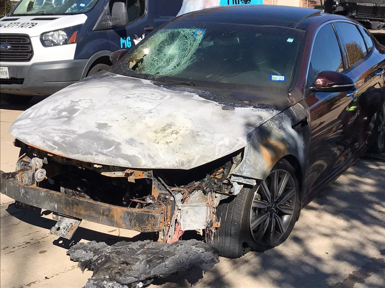 La familia dijo que en un principio pensaron que eran las luces de navidad, pero al salir de la casa se dieron cuenta que estaban viviendo una pesadilla y que no era un sueño sino una realidad.
<br>