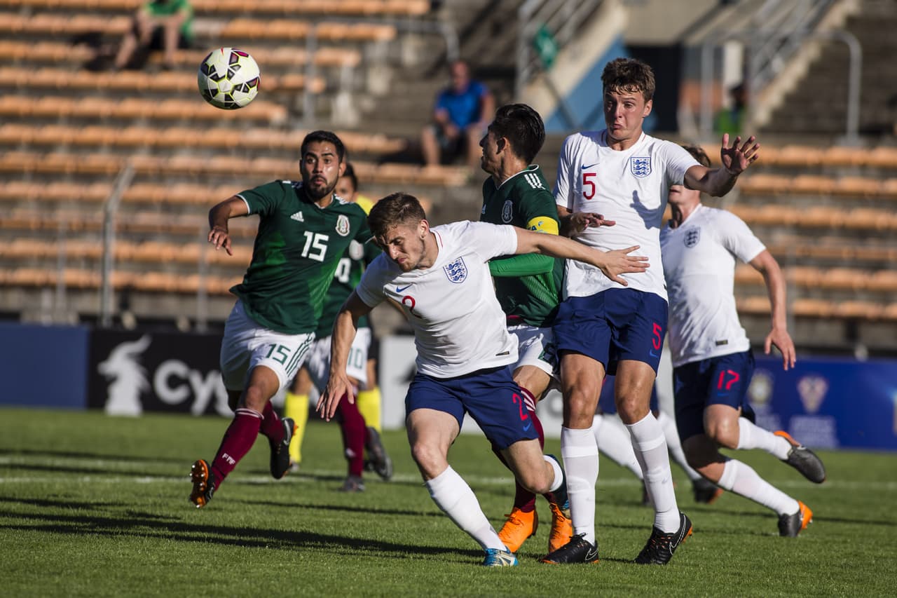 El equipo inglés ganó los duelos en el juego aéreo, resguardando su portería de un gol más.