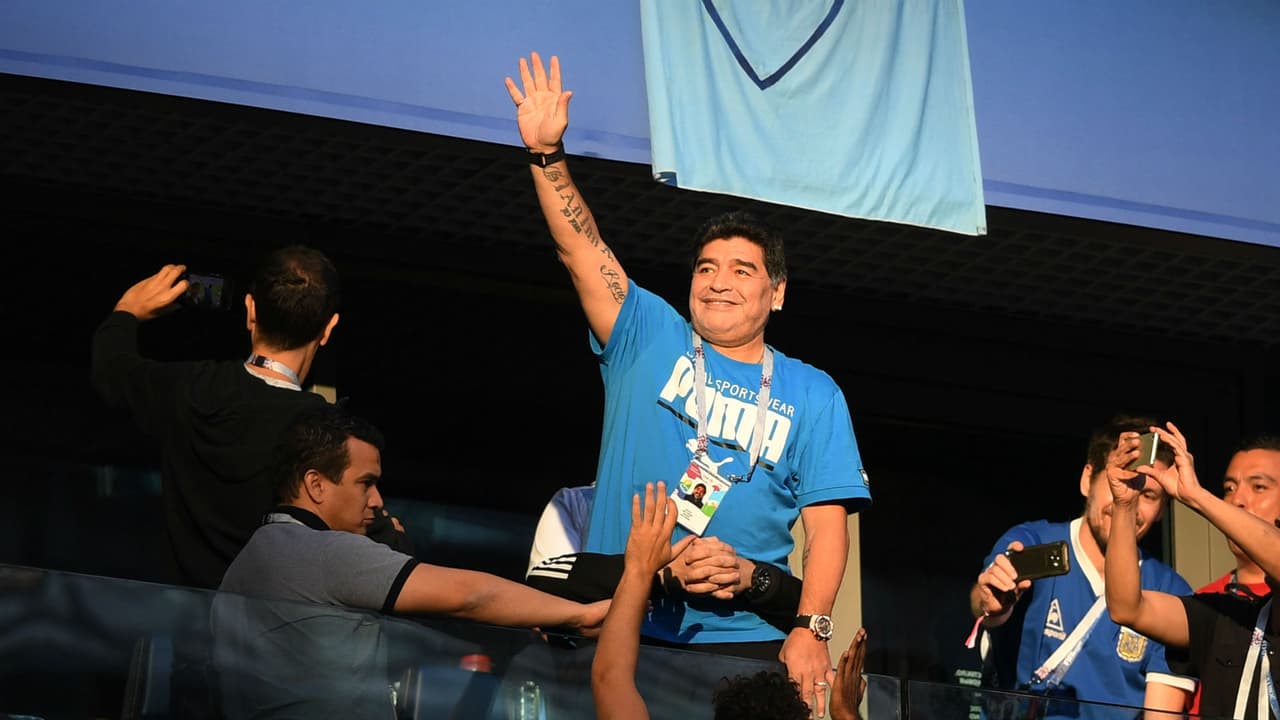 Maradona se encuentra bien y viajó a Moscú para hacer su programa de TV