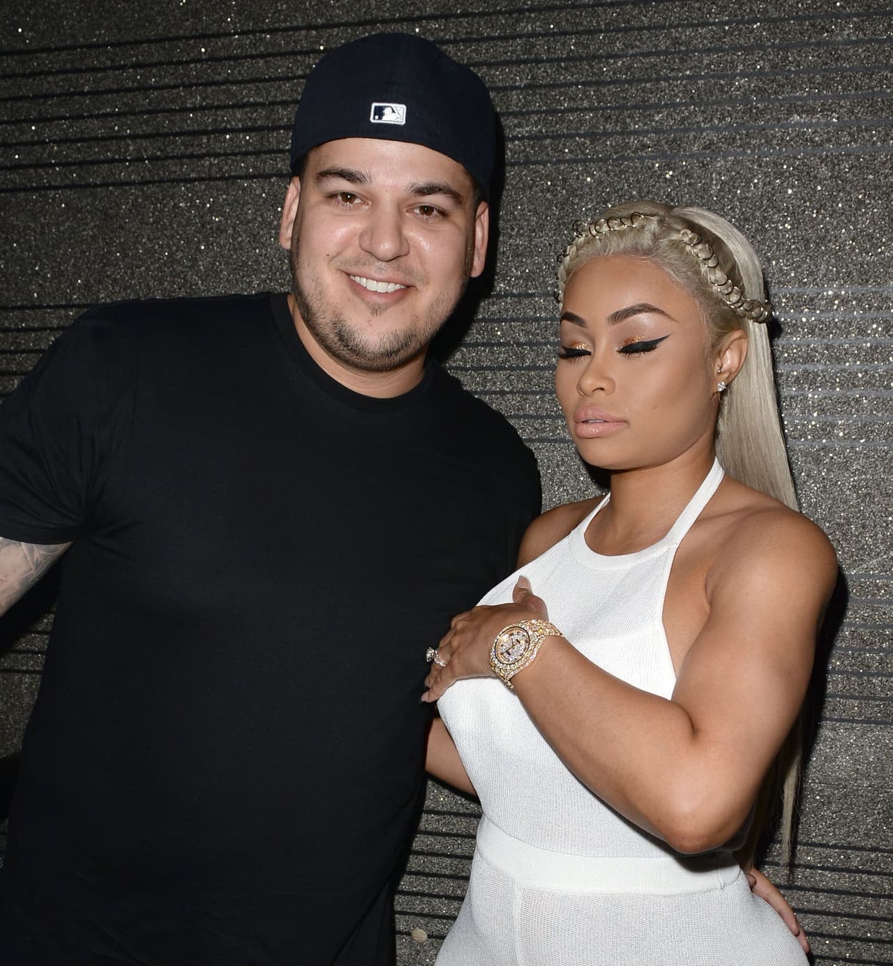 Fuentes cercanas a Chyna hablaron con TMZ para desmentir este y otros hechos que alega el único varón de los hermanos 
<a href="https://www.univision.com/temas/kardashian" target="_blank">Kardashian Jenner:</a> "Se nos dice que 
<b>Chyna nunca ha consumido drogas frente a sus hijos </b>y que solo bebe ocasionalmente, cuando ellos no están cerca", asegura el reporte.
<br>