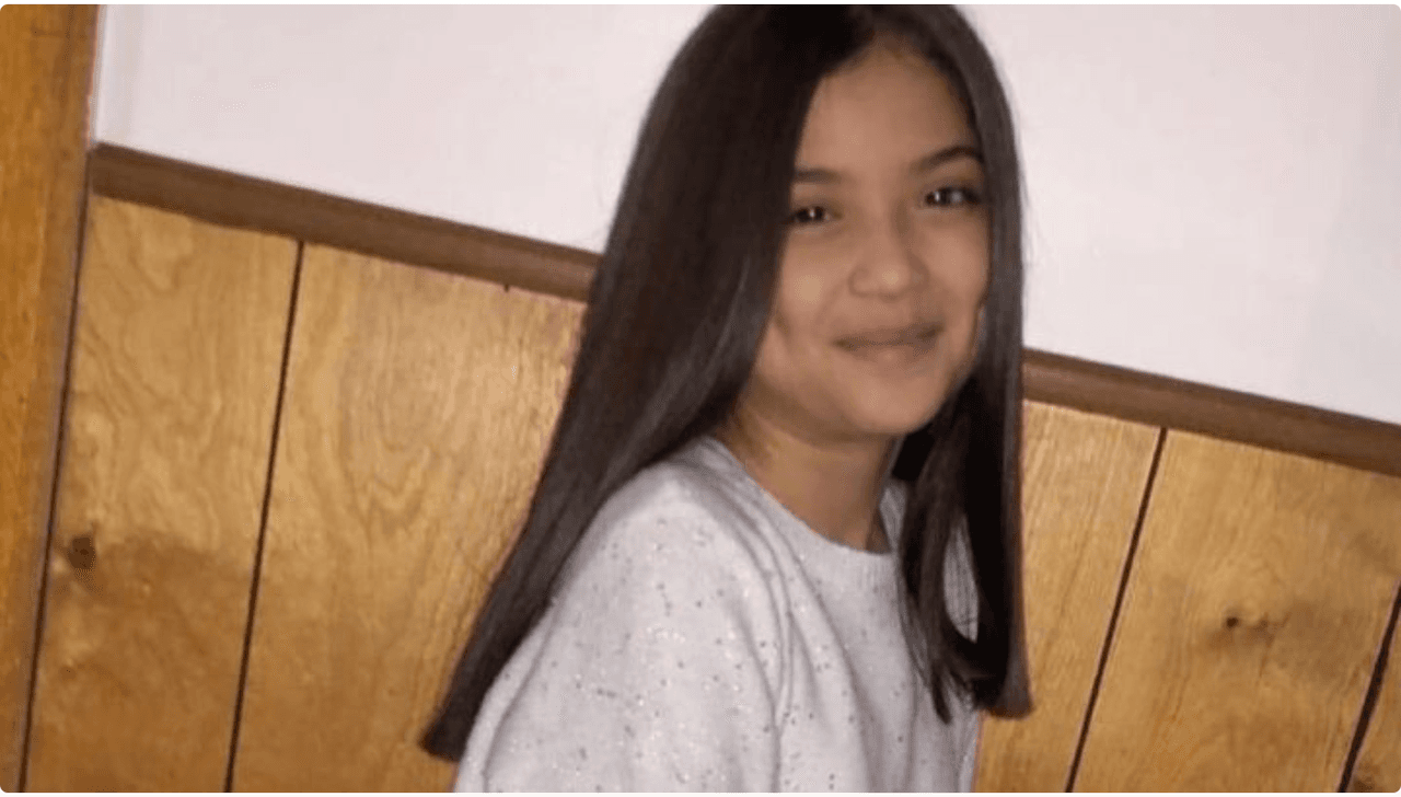 <b><a href="https://www.univision.com/local/chicago-wgbo/bala-perdida-mata-a-nina-hispana-en-chicago-mientras-veia-television-en-casa-de-su-abuela" target="_blank">Lena Nuñez</a></b> de 10 años, esperaba que su padre la recogiera en la casa de la abuela el sábado en la noche cuando una bala perdida entró por una ventana y la impactó en la cabeza. Este fin de semana un total de 18 personas murieron en Chicago por violencia con armas, incluidos otros dos niños, y la policía decidió poner 1,200 agentes adicionales en las calles.