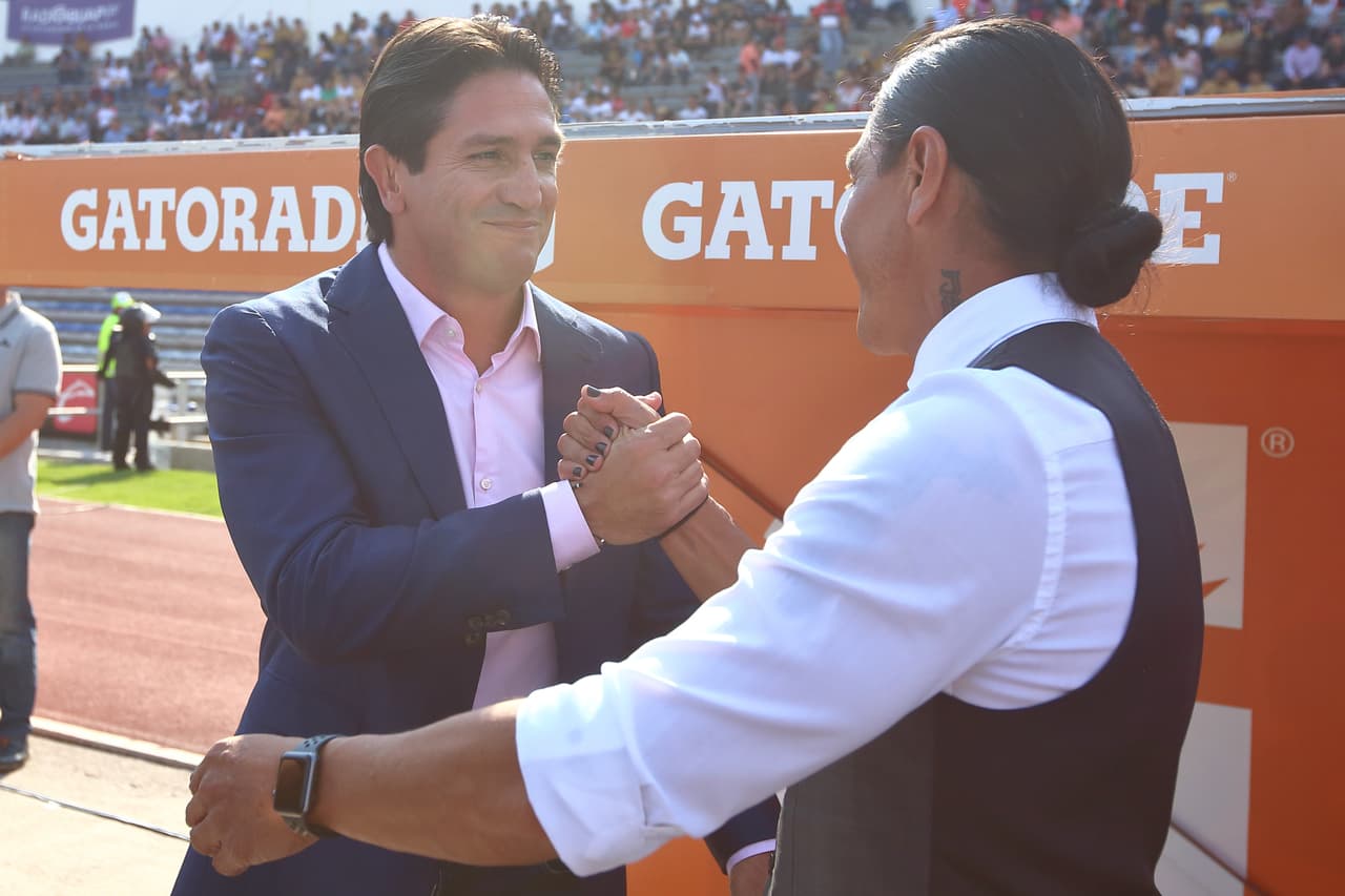 Marioni asumió gracias a su pasado como jugador y campeón con Pumas UNAM, fórmula que ha sido utilizada para elegir a otros estrategas, incluido a sus predecesores David Patiño y Francisco Palencia, entre otros.