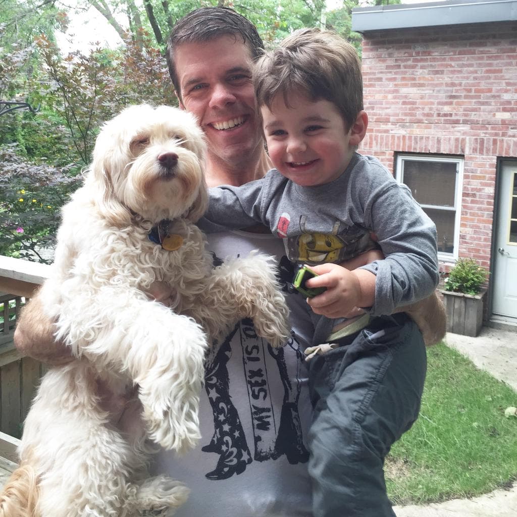 “Feliz Día Nacional del Perro”-Perez Hilton (Bloguero).