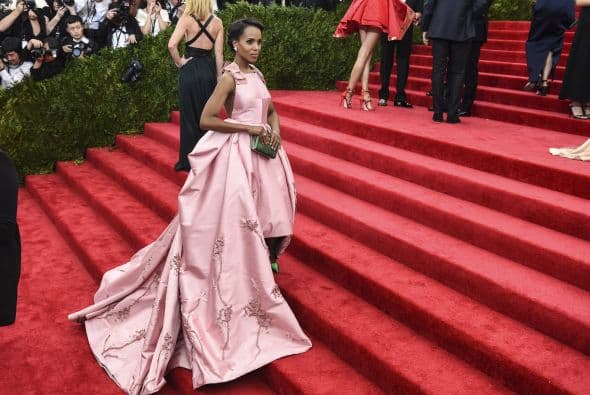 La primera gran cola de la noche, la de Kerry Washington.