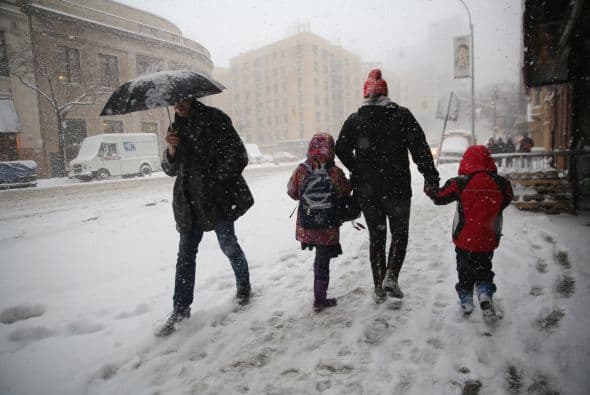 Escuelas de NY y NJ que anuncian cierres o retrasos para el martes por tormenta de nieve