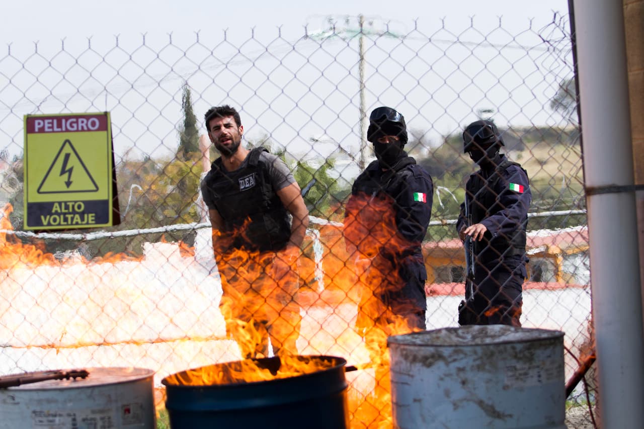 Dave estaba furioso por el fracaso de su operativo, los Lucio se habían burlado otra vez de él.